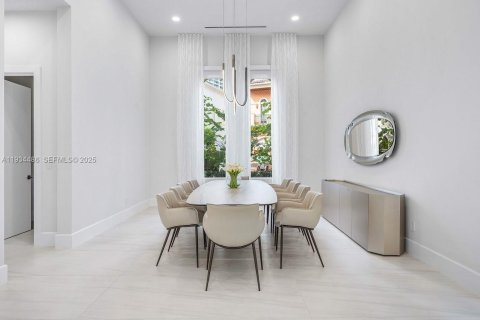 Снять в аренду виллу или дом в Авентура, Флорида 5 спален, 750.56м2, № 1992730 - фото 13