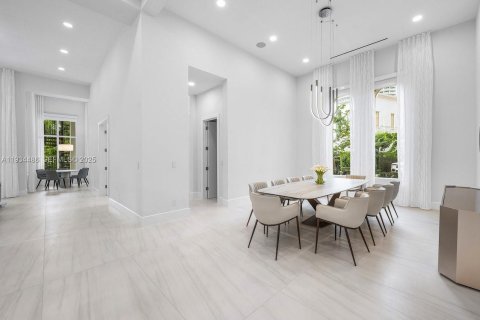 Снять в аренду виллу или дом в Авентура, Флорида 5 спален, 750.56м2, № 1992730 - фото 8