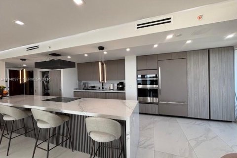 Снять в аренду кондоминиум в Авентура, Флорида 3 спальни, 219.25м2, № 1998071 - фото 2