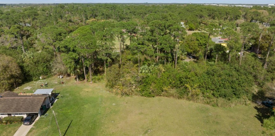 Land in Fort Pierce, Florida № 976798