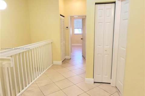 Снять в аренду таунхаус в Дания-Бич, Флорида 3 спальни, 150.13м2, № 2004600 - фото 13