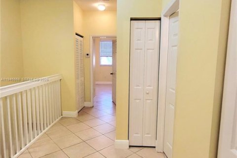 Снять в аренду таунхаус в Дания-Бич, Флорида 3 спальни, 150.13м2, № 2004600 - фото 20