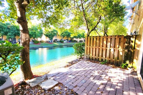 Таунхаус в Дания-Бич, Флорида 3 спальни, 150.13м2 № 2004600