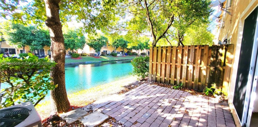 Таунхаус в Дания-Бич, Флорида 3 спальни, 150.13м2 № 2004600