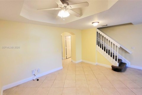 Снять в аренду таунхаус в Дания-Бич, Флорида 3 спальни, 150.13м2, № 2004600 - фото 12