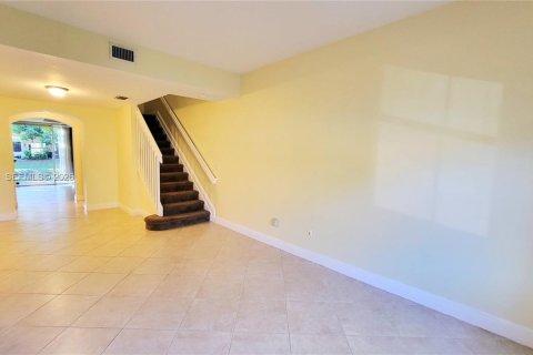 Снять в аренду таунхаус в Дания-Бич, Флорида 3 спальни, 150.13м2, № 2004600 - фото 9