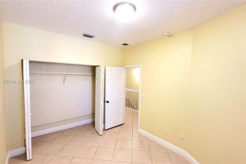 Снять в аренду таунхаус в Дания-Бич, Флорида 3 спальни, 150.13м2, № 2004600 - фото 22