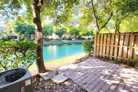 Снять в аренду таунхаус в Дания-Бич, Флорида 3 спальни, 150.13м2, № 2004600 - фото 28