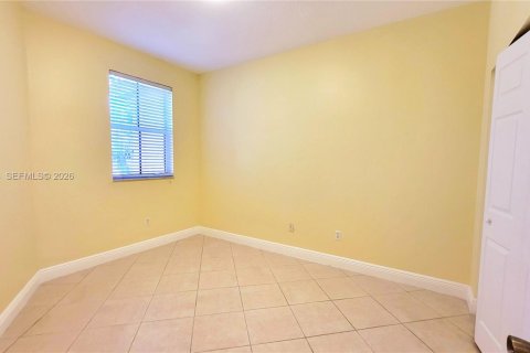 Снять в аренду таунхаус в Дания-Бич, Флорида 3 спальни, 150.13м2, № 2004600 - фото 23