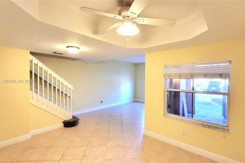 Снять в аренду таунхаус в Дания-Бич, Флорида 3 спальни, 150.13м2, № 2004600 - фото 10