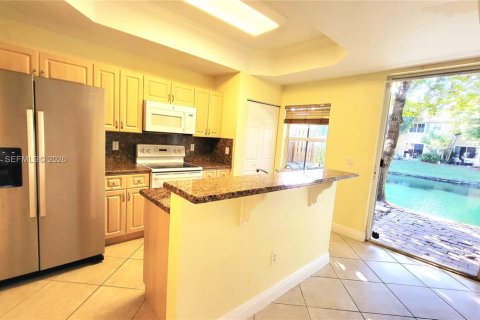 Снять в аренду таунхаус в Дания-Бич, Флорида 3 спальни, 150.13м2, № 2004600 - фото 4