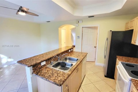 Снять в аренду таунхаус в Дания-Бич, Флорида 3 спальни, 150.13м2, № 2004600 - фото 7