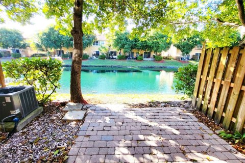 Снять в аренду таунхаус в Дания-Бич, Флорида 3 спальни, 150.13м2, № 2004600 - фото 8