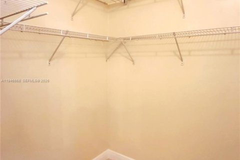 Снять в аренду таунхаус в Дания-Бич, Флорида 3 спальни, 150.13м2, № 2004600 - фото 17