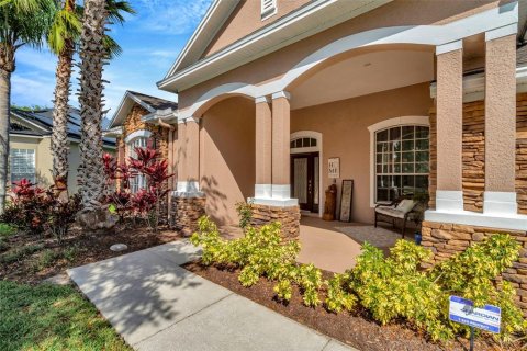 House in Land O' Lakes, Florida 4 bedrooms, 255.39 sq.m. № 1591828 - photo 2