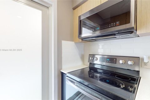 Condo in North Miami, Florida, 1 bedroom  № 1947960 - photo 6
