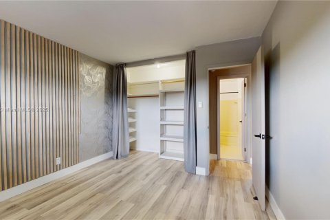 Condo in North Miami, Florida, 1 bedroom  № 1947960 - photo 11