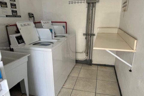 Condo in North Miami, Florida, 1 bedroom  № 1947960 - photo 14