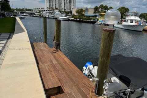 Condo in North Miami, Florida, 1 bedroom  № 1947960 - photo 19