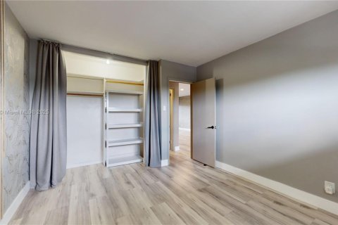 Condo in North Miami, Florida, 1 bedroom  № 1947960 - photo 10