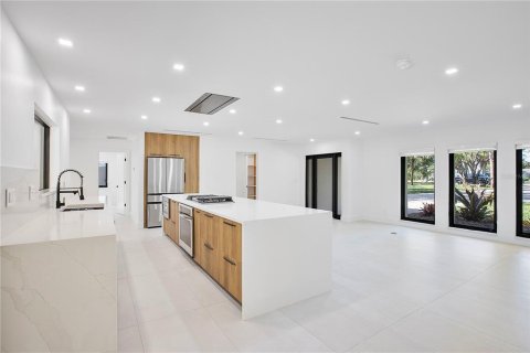 Villa ou maison à vendre à Fort Myers, Floride: 4 chambres, 207.36 m2 № 2415018 - photo 7