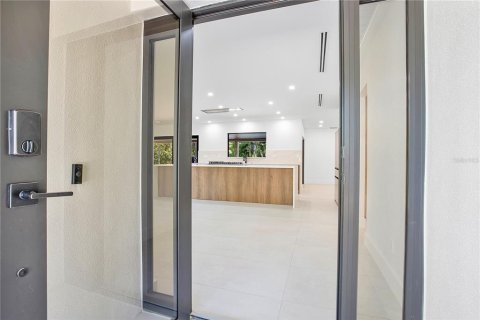 Villa ou maison à vendre à Fort Myers, Floride: 4 chambres, 207.36 m2 № 2415018 - photo 11