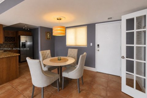 Copropriété à vendre à North Miami Beach, Floride: 2 chambres, 120.77 m2 № 2282270 - photo 6
