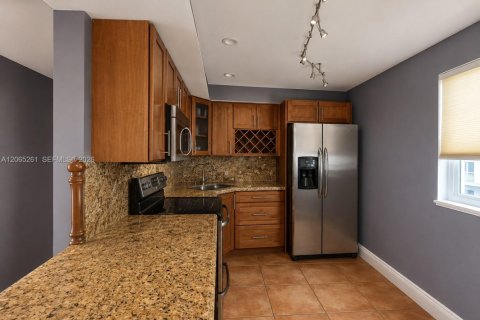 Copropriété à vendre à North Miami Beach, Floride: 2 chambres, 120.77 m2 № 2282270 - photo 5