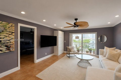 Copropriété à vendre à North Miami Beach, Floride: 2 chambres, 120.77 m2 № 2282270 - photo 4