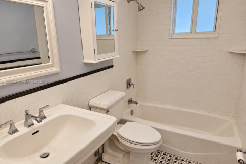 Copropriété à vendre à North Miami Beach, Floride: 2 chambres, 120.77 m2 № 2282270 - photo 19