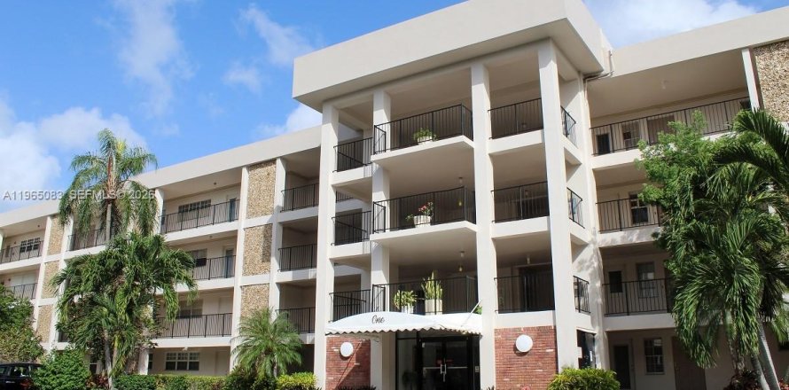 Condo in Pompano Beach, Florida, 1 bedroom № 2026383