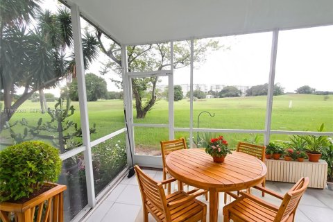 Condo in Pompano Beach, Florida, 1 bedroom № 2026383 - photo 16