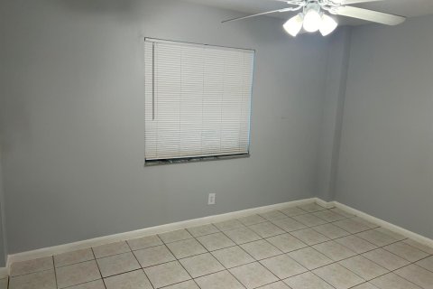 Copropriété à louer à Lantana, Floride: 2 chambres, 95.6 m2 № 2188358 - photo 9