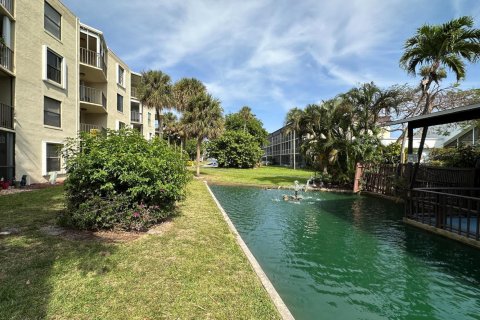 Copropriété à louer à Lantana, Floride: 2 chambres, 95.6 m2 № 2188358 - photo 18