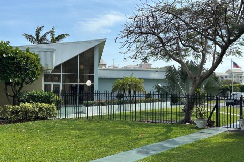 Copropriété à louer à Lantana, Floride: 2 chambres, 95.6 m2 № 2188358 - photo 16