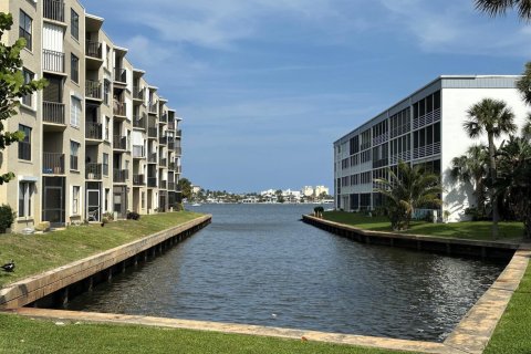 Copropriété à louer à Lantana, Floride: 2 chambres, 95.6 m2 № 2188358 - photo 13