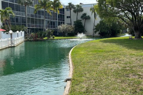 Copropriété à louer à Lantana, Floride: 2 chambres, 95.6 m2 № 2188358 - photo 14