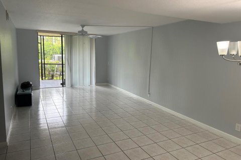 Copropriété à louer à Lantana, Floride: 2 chambres, 95.6 m2 № 2188358 - photo 2