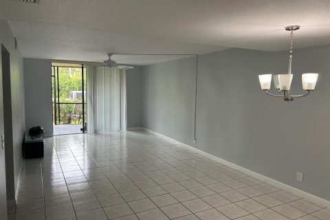 Copropriété à louer à Lantana, Floride: 2 chambres, 95.6 m2 № 2188358 - photo 6