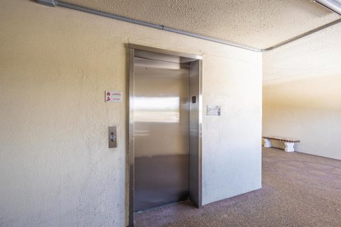 Condo in Boynton Beach, Florida, 1 bedroom № 2190985 - photo 12