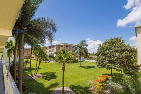 Condo in Boynton Beach, Florida, 1 bedroom № 2190985 - photo 9