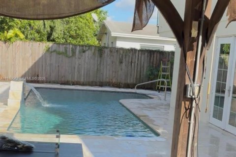 House in Sunrise, Florida 243.13 sq.m. № 2040979 - photo 19