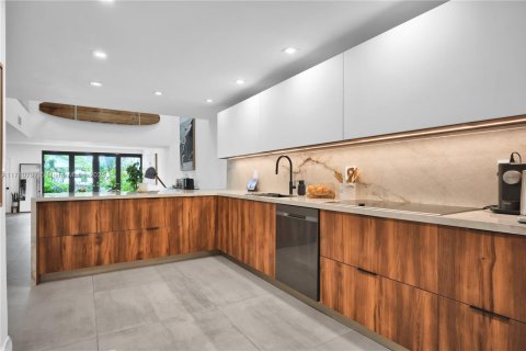 Townhouse in Sunny Isles Beach, Florida 4 bedrooms, 225.29 sq.m. № 2037022 - photo 19