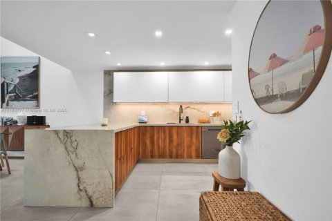 Townhouse in Sunny Isles Beach, Florida 4 bedrooms, 225.29 sq.m. № 2037022 - photo 17