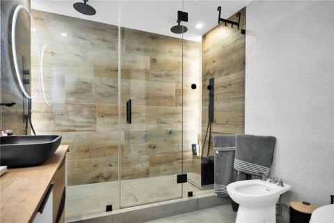 Townhouse in Sunny Isles Beach, Florida 4 bedrooms, 225.29 sq.m. № 2037022 - photo 24