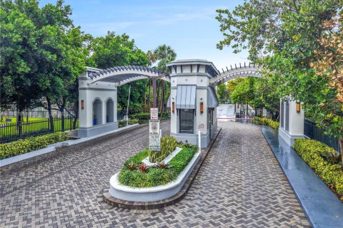 Townhouse in Sunny Isles Beach, Florida 4 bedrooms, 225.29 sq.m. № 2037022 - photo 5