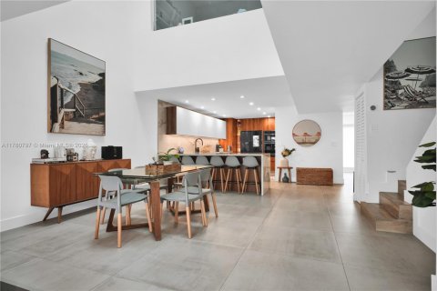 Townhouse in Sunny Isles Beach, Florida 4 bedrooms, 225.29 sq.m. № 2037022 - photo 9