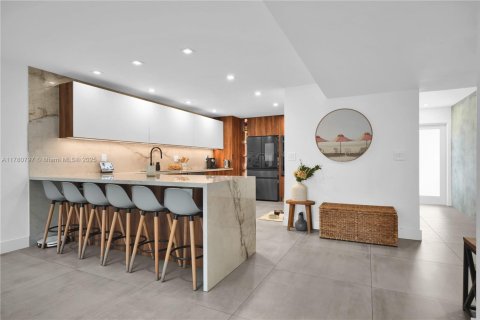 Townhouse in Sunny Isles Beach, Florida 4 bedrooms, 225.29 sq.m. № 2037022 - photo 15