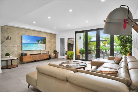 Townhouse in Sunny Isles Beach, Florida 4 bedrooms, 225.29 sq.m. № 2037022 - photo 13