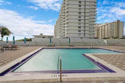 Copropriété à vendre à Miami Beach, Floride: 2 chambres, 122.63 m2 № 1999129 - photo 22